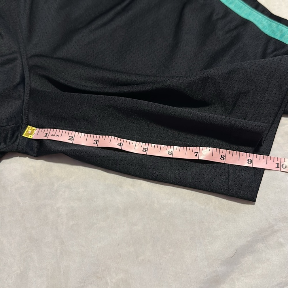 Under Armour Loose Fit HeatGear Shorts Sz L - Picture 4 of 9